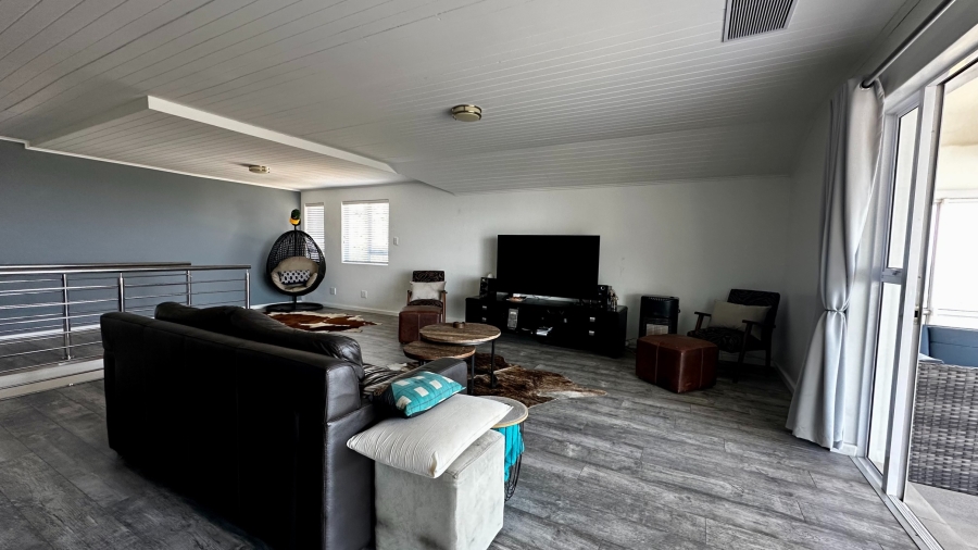 5 Bedroom Property for Sale in Rooi Els Western Cape